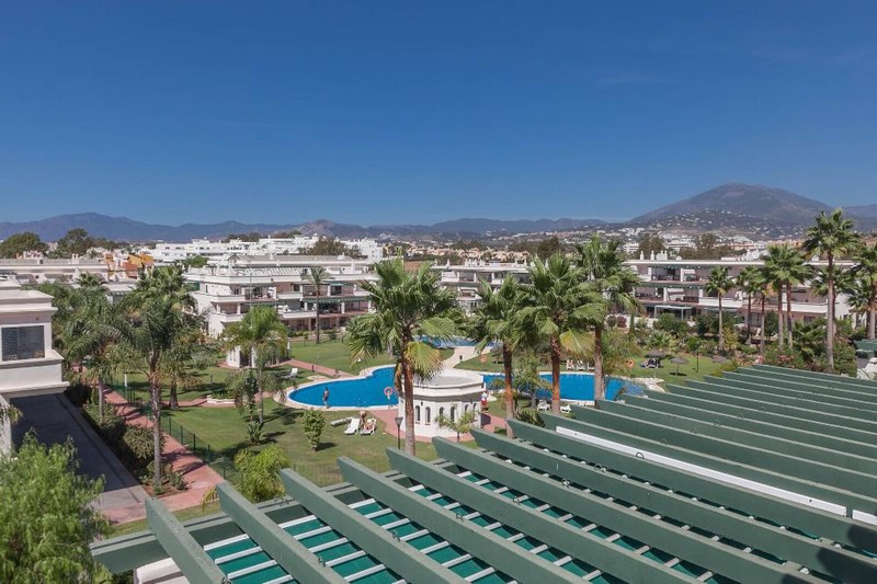 Apartement in Marbella met ruim terras en Puerto Banus op loopafstand.
